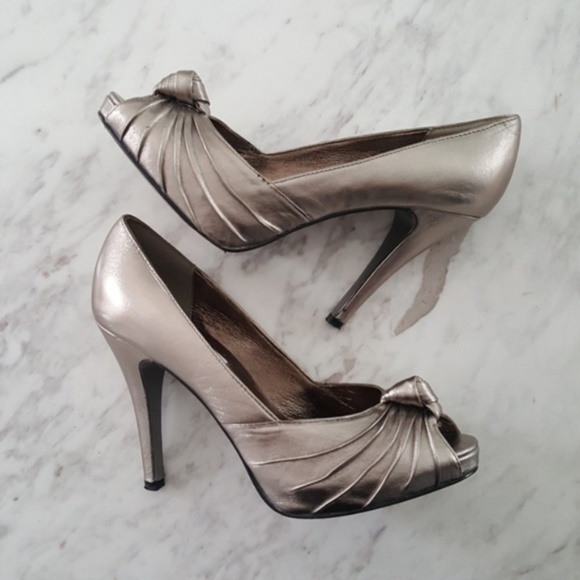 Steve Madden | Metallic Heels - Picture 1 of 7